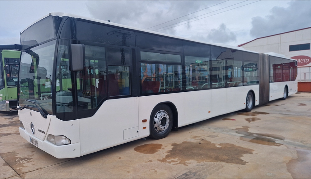 Autobús Mercedes-Benz en servicio tras reconstrucción de motor