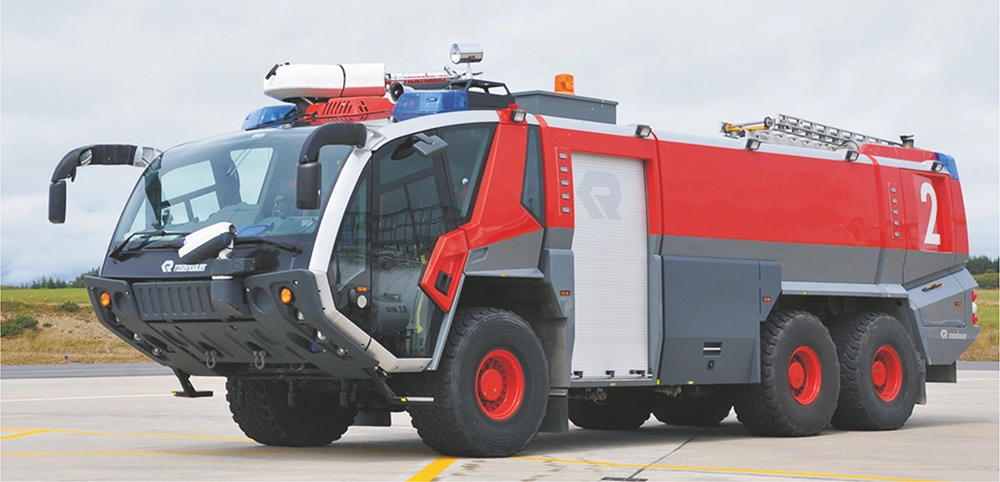 Vehículo contraincendios en servicio tras reconstrucción