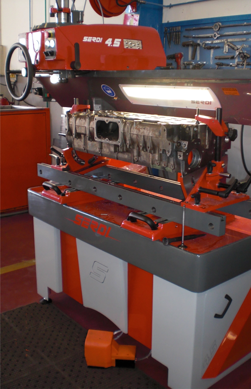 Máquina industrial de precisión