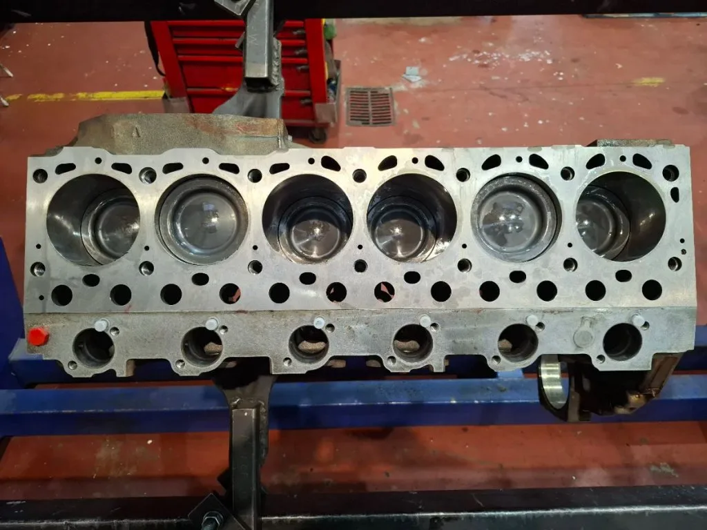 Motor Mercedes OM926LA bloque armado